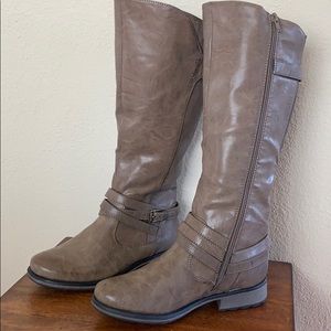 Never Worn Riding  Boots ! Size 7!